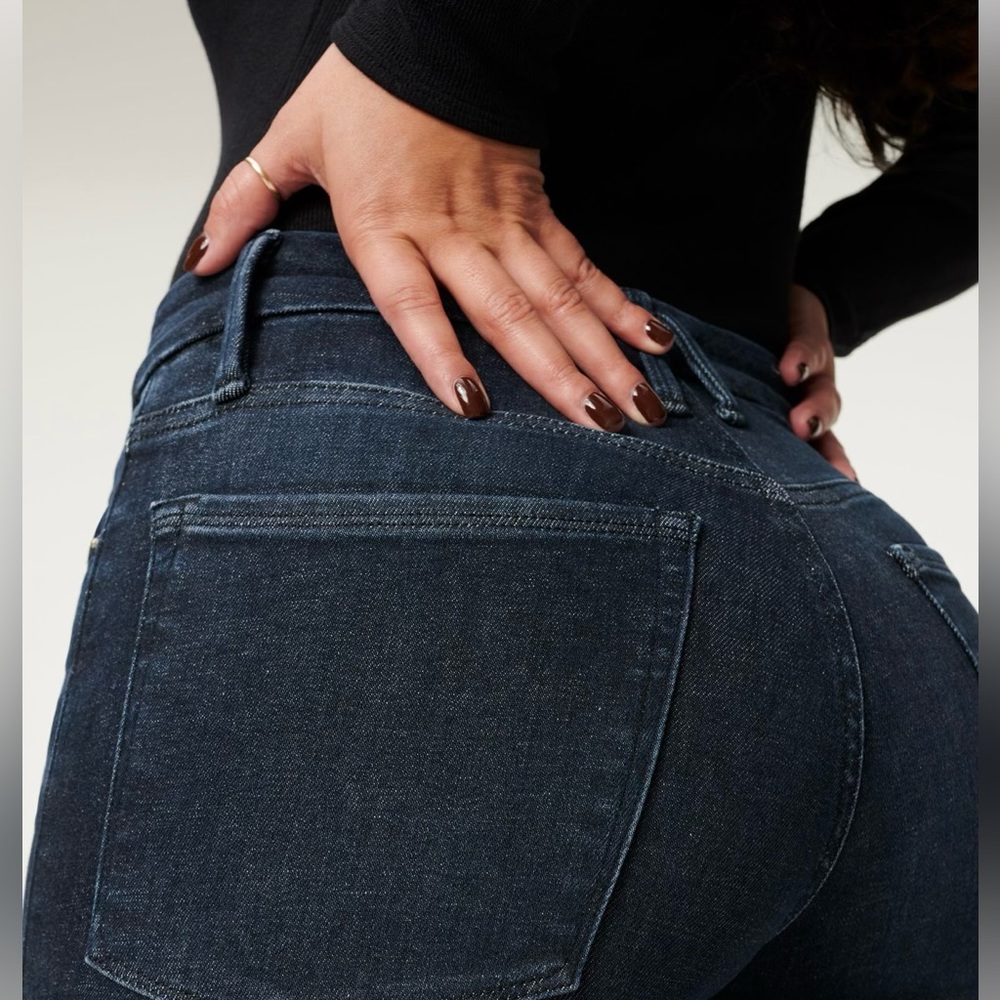 Good American Always Fits Limitless 4 Way Stretch and Recovery Denim. Size 6-12